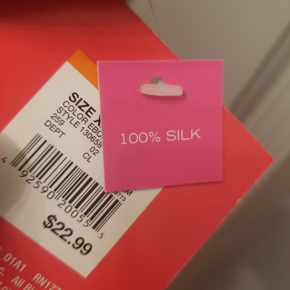 Sleeveless Blouse - Picture 3 of 3